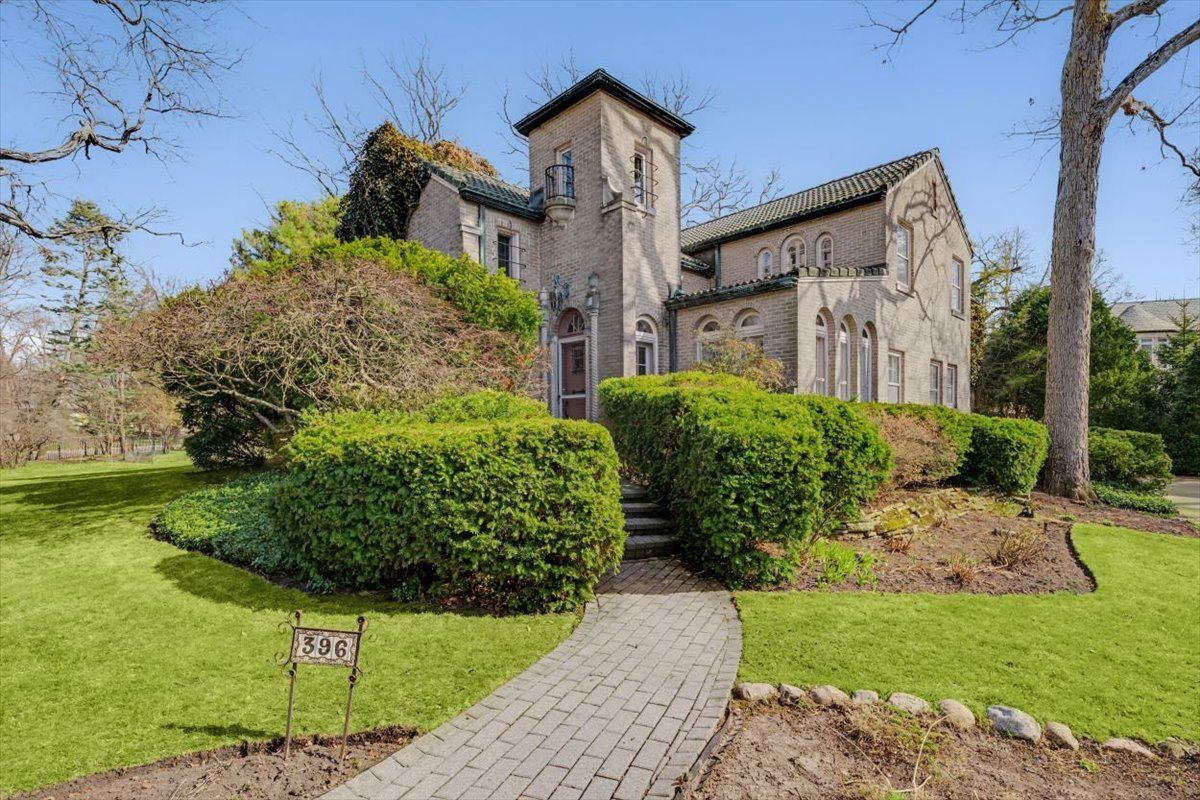 396 Sheridan Road, Glencoe, IL 60022