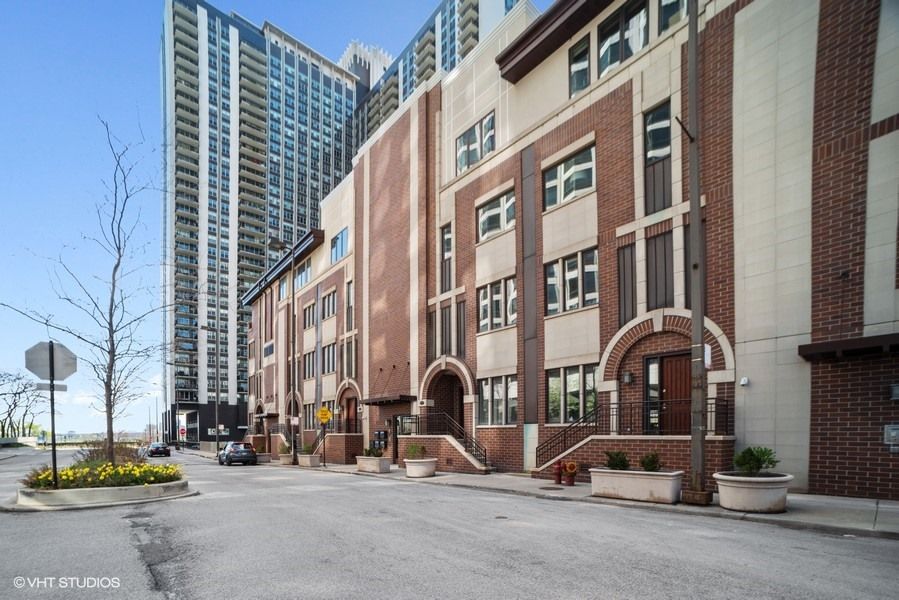 178 N Harbor Drive #178 — Chicago, IL 60601