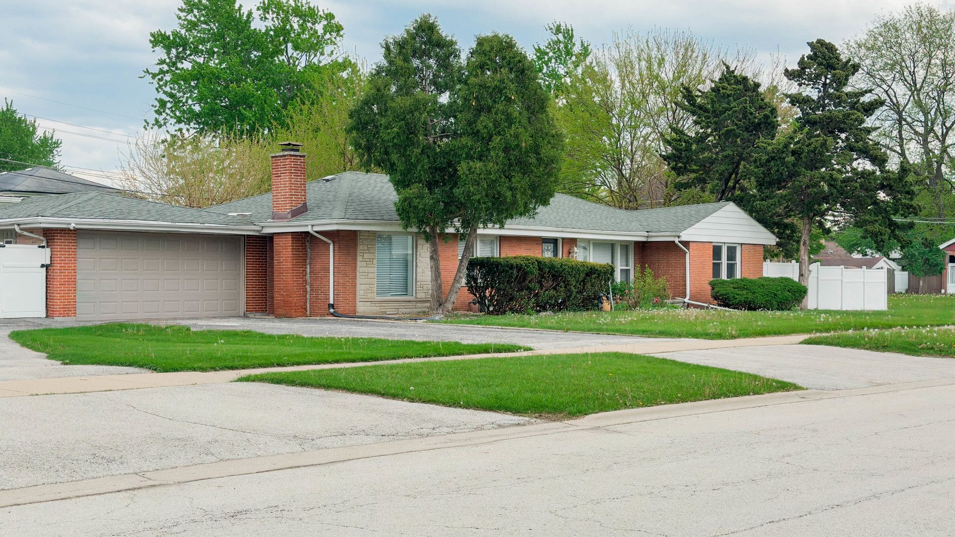 7945 Mobile Avenue — Burbank, IL 60459