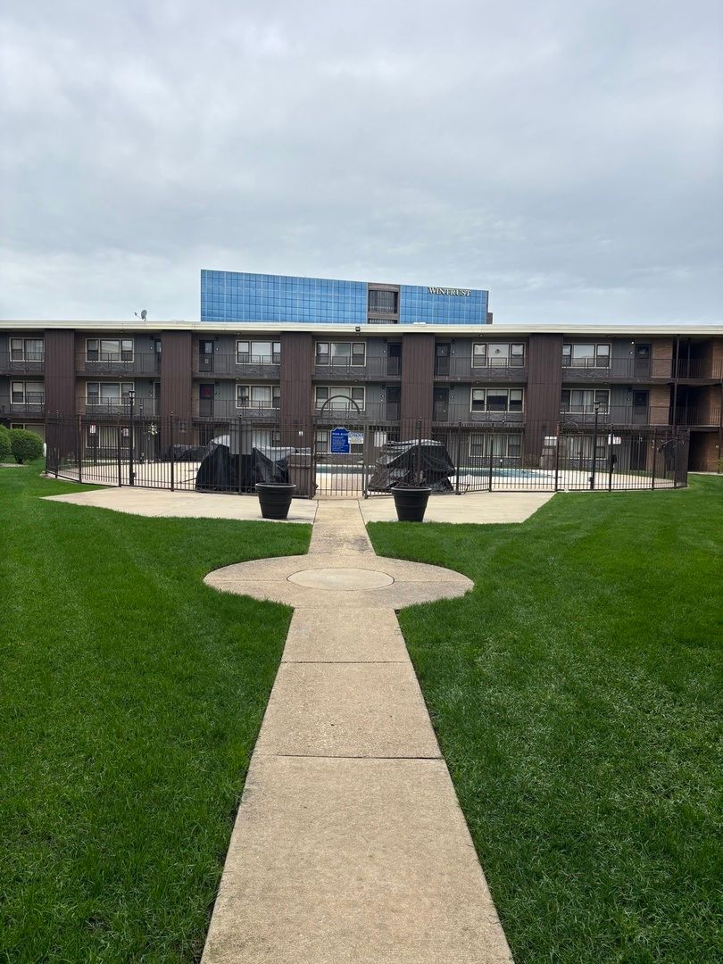 9608 W Higgins Road #2c — Rosemont, IL 60018