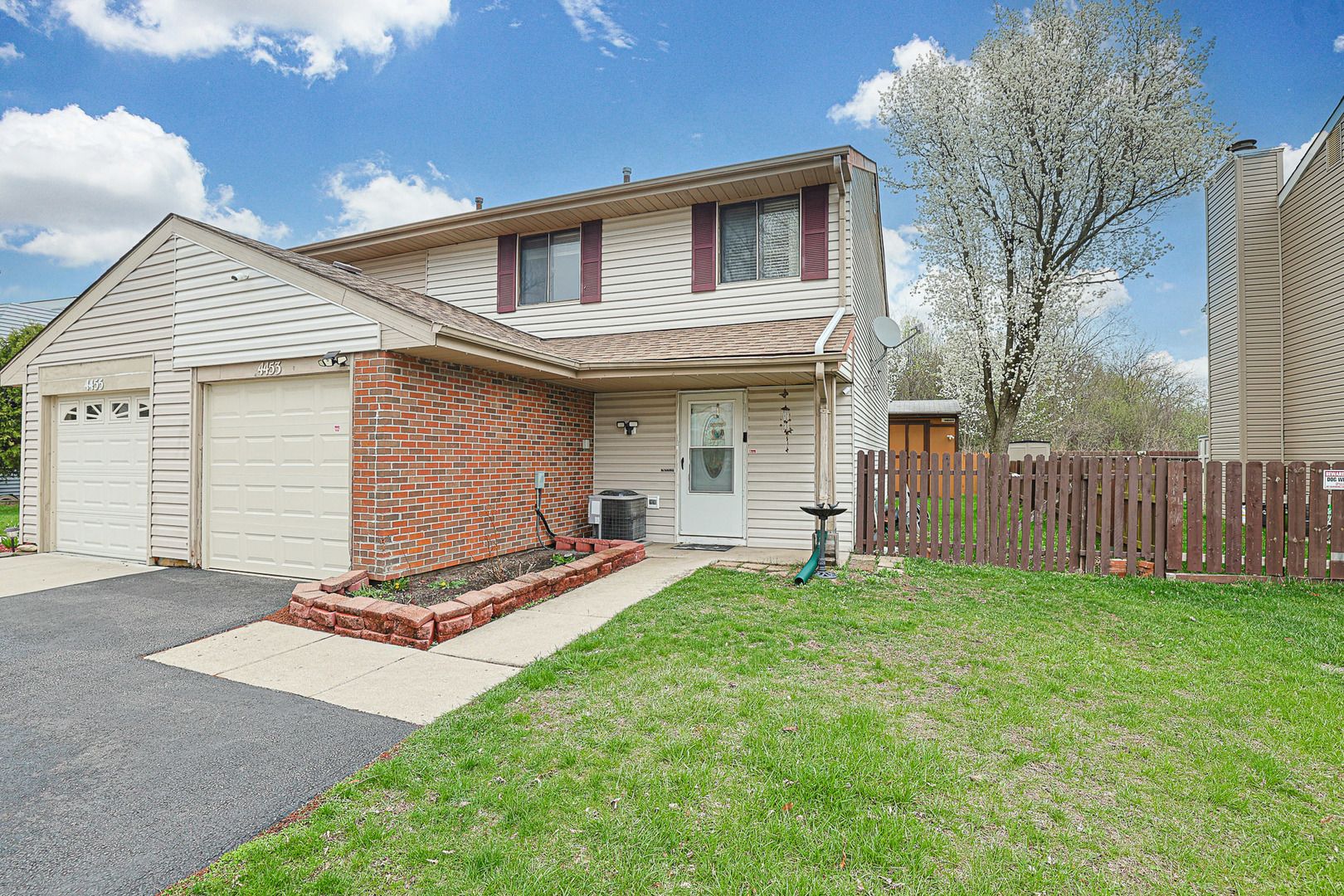 4453 BELL Lane — Hanover Park, IL 60133