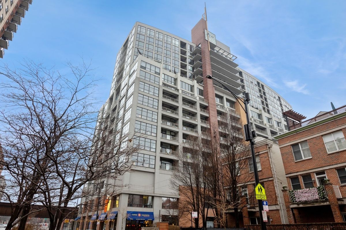 1530 State Street, Chicago, IL 60605