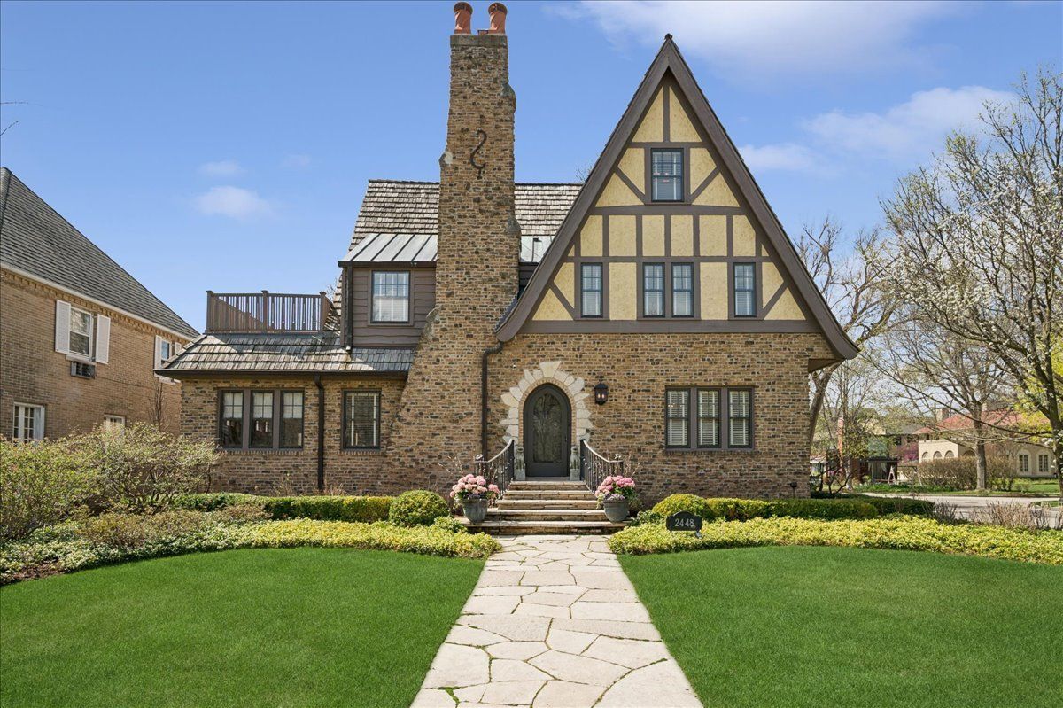 2448 Lincolnwood Drive — Evanston, IL 60201