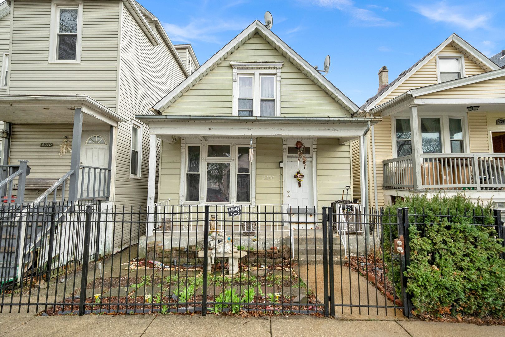 4208 S Artesian Avenue — Chicago, IL 60632