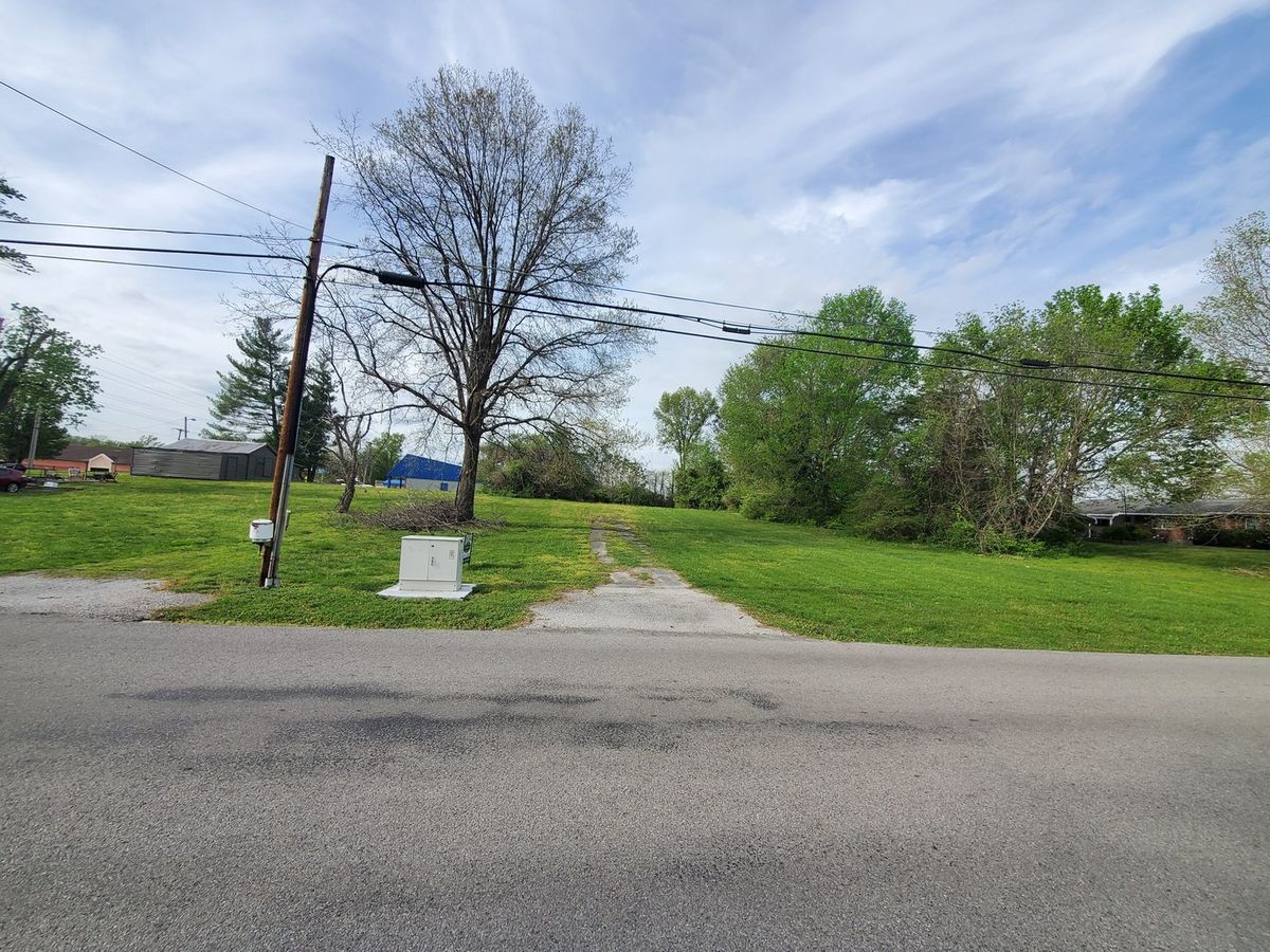 1810 Old West Main Street, Carbondale, IL 62901