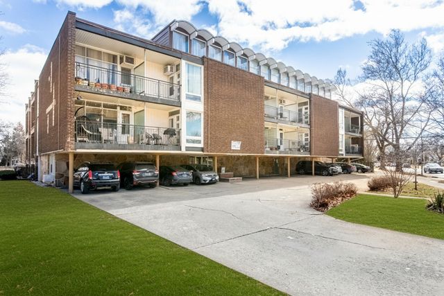 6121 Higgins Avenue, Chicago, IL 60630