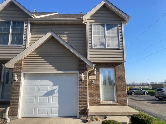 674 S Peace Road, Sycamore, IL 60178