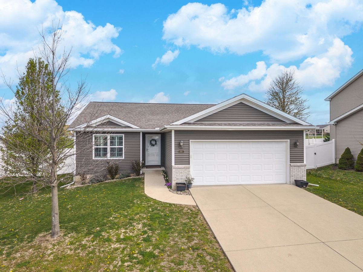 212 Springdale Avenue, Bloomington, IL 61704