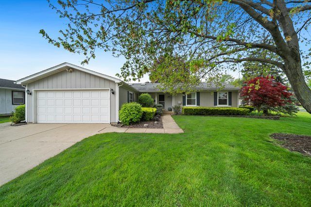 1562 White Trail, Elk Grove Village, IL 60007