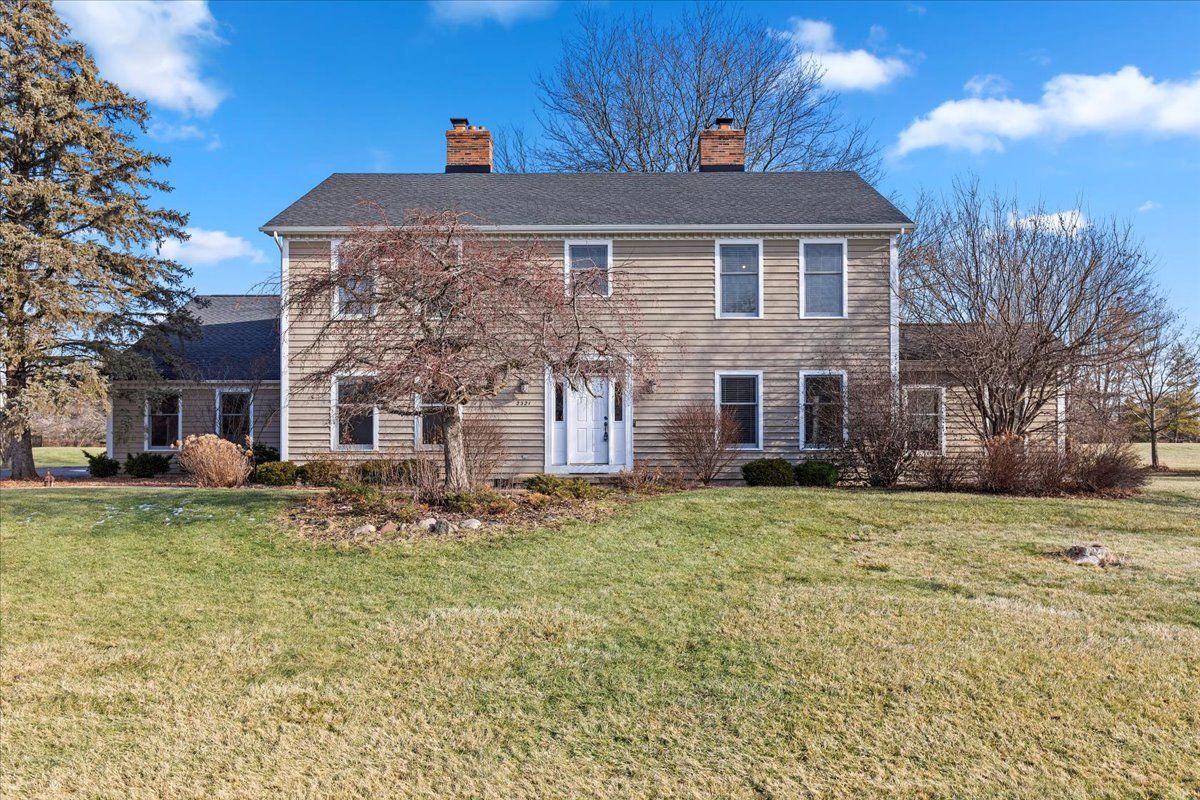 2321 Steeple Chase Circle — Libertyville, IL 60048