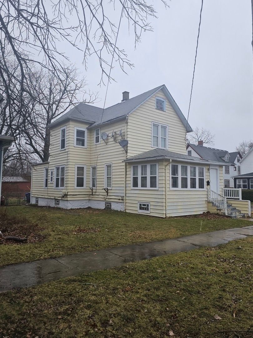 728 Ash Street, Waukegan, IL 60085