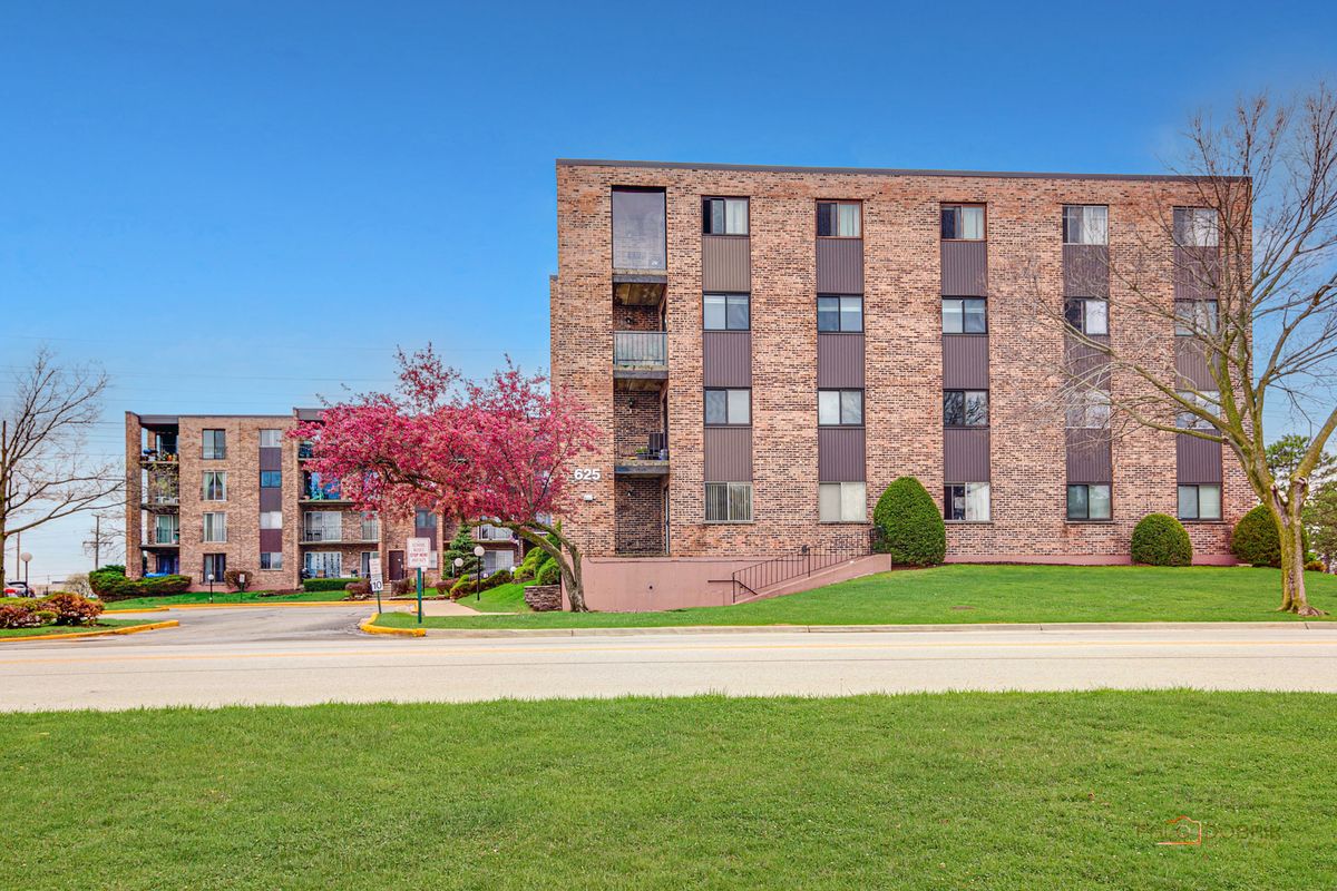 625 Huntington Commons Road, Mount Prospect, IL 60056