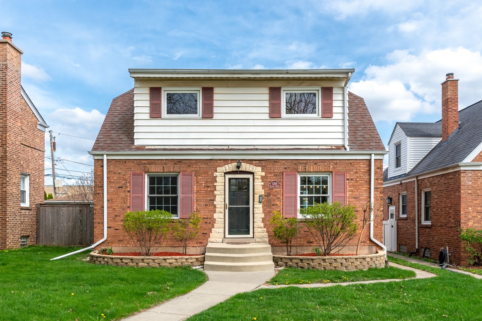 5205 N Osceola Avenue — Chicago, IL 60656