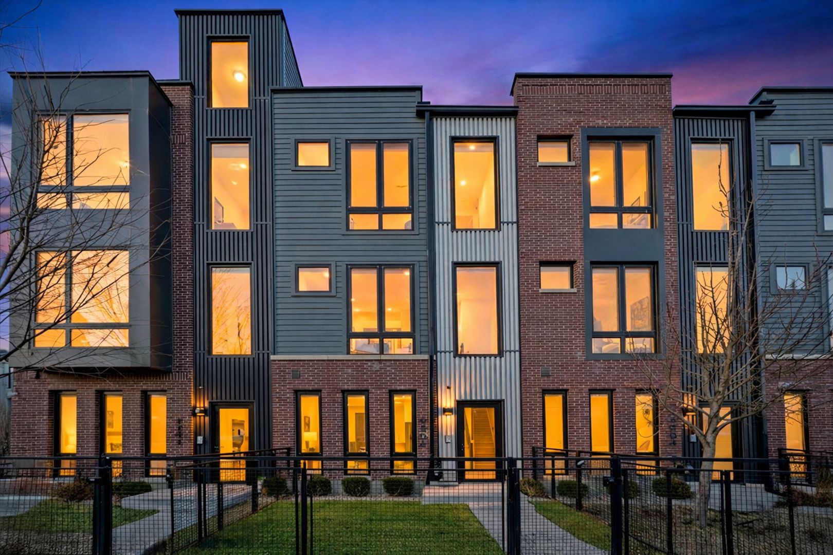 4232 W Belmont Avenue #4 — Chicago, IL 60641
