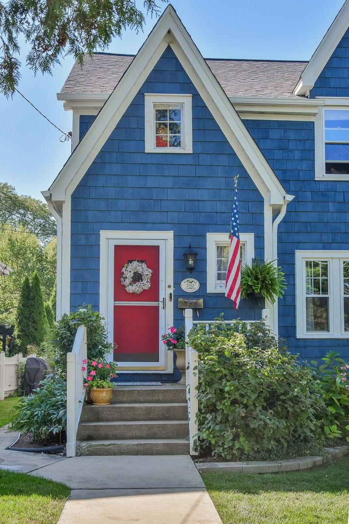 702 Illinois Street, Wheaton, IL 60187