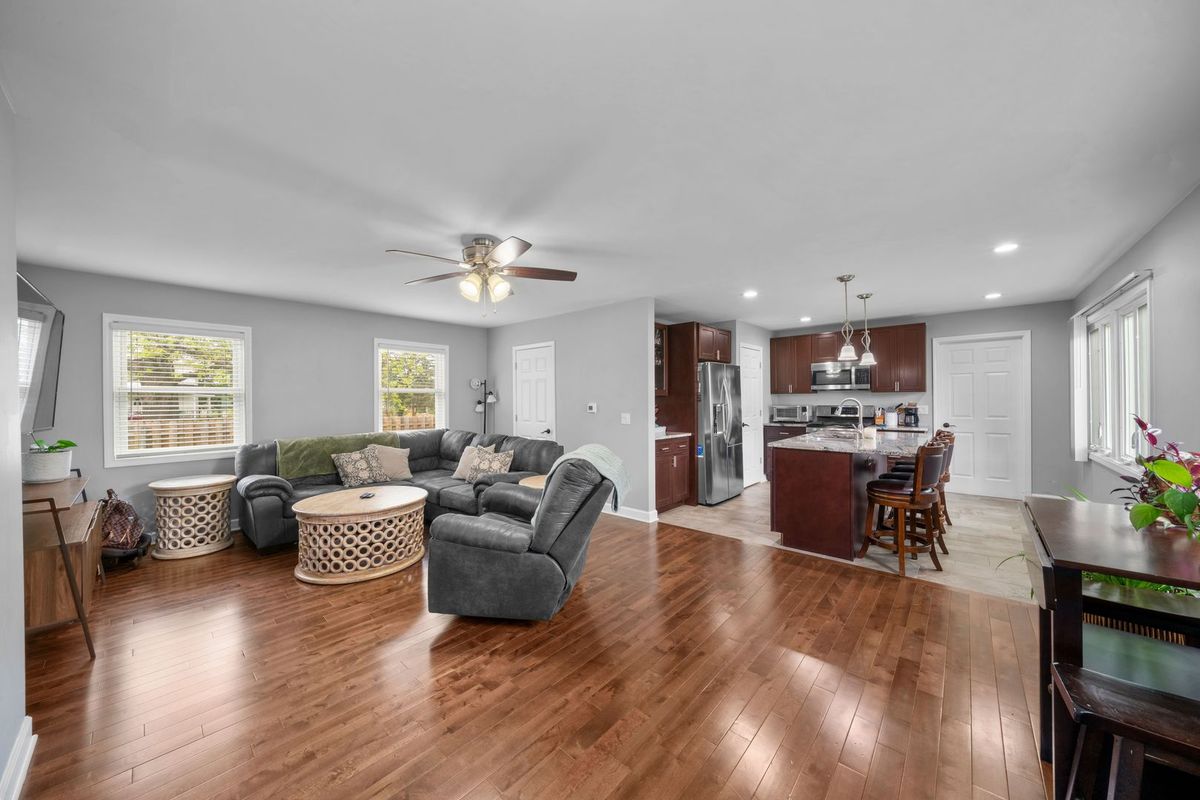 26 Cross Street, Bristol, IL 60512