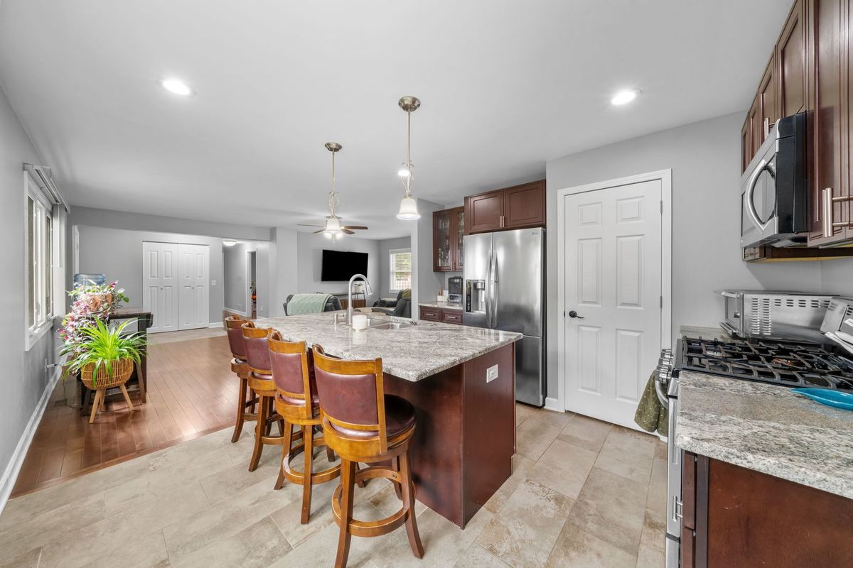 26 Cross Street, Bristol, IL 60512
