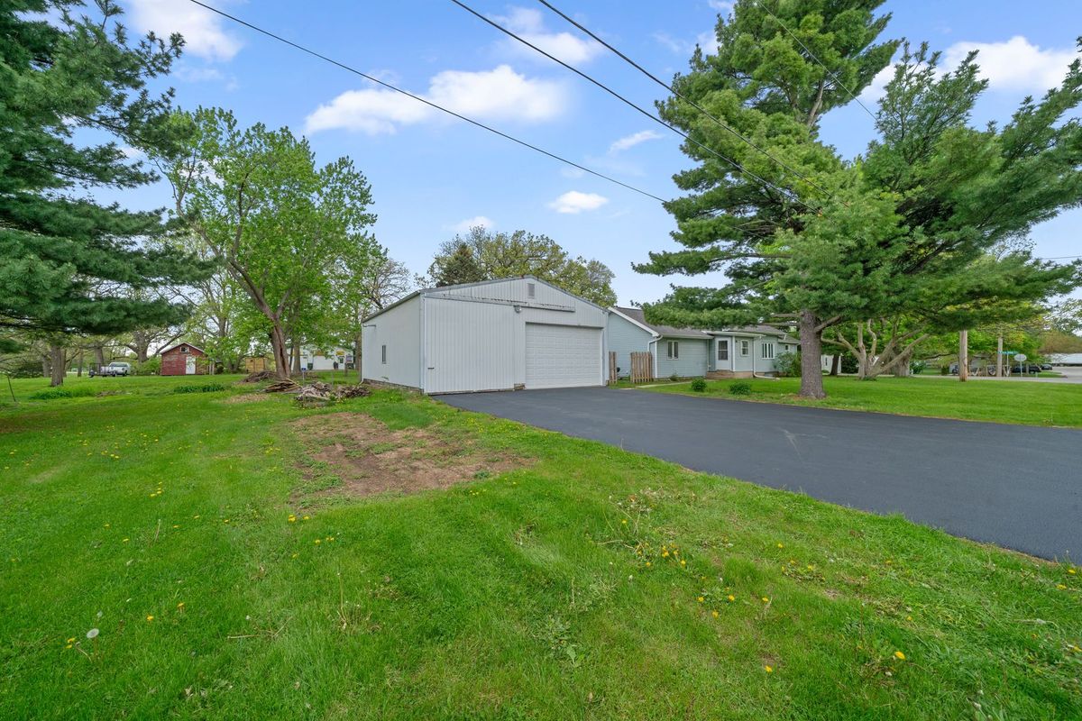 26 Cross Street, Bristol, IL 60512