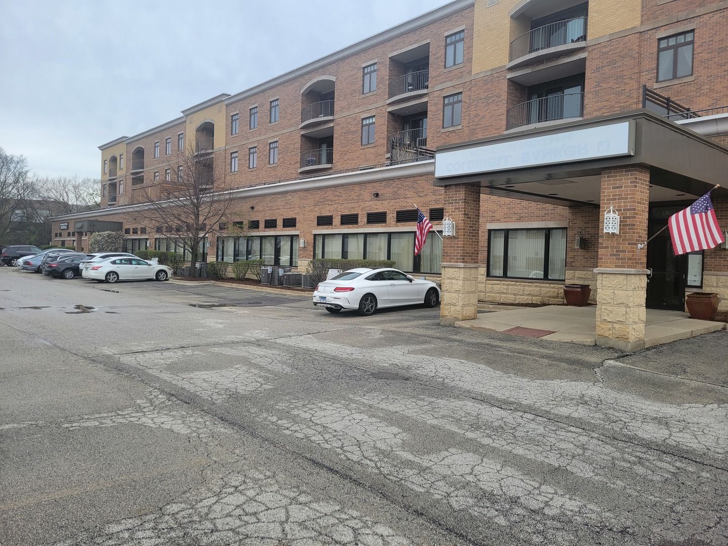 6400 N Northwest Highway — Chicago, IL 60631