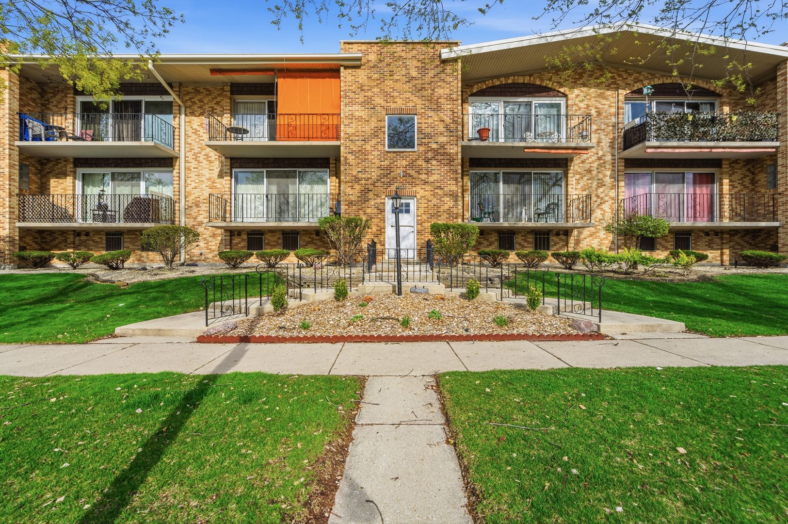10221 S Komensky Avenue #1E — Oak Lawn, IL 60453