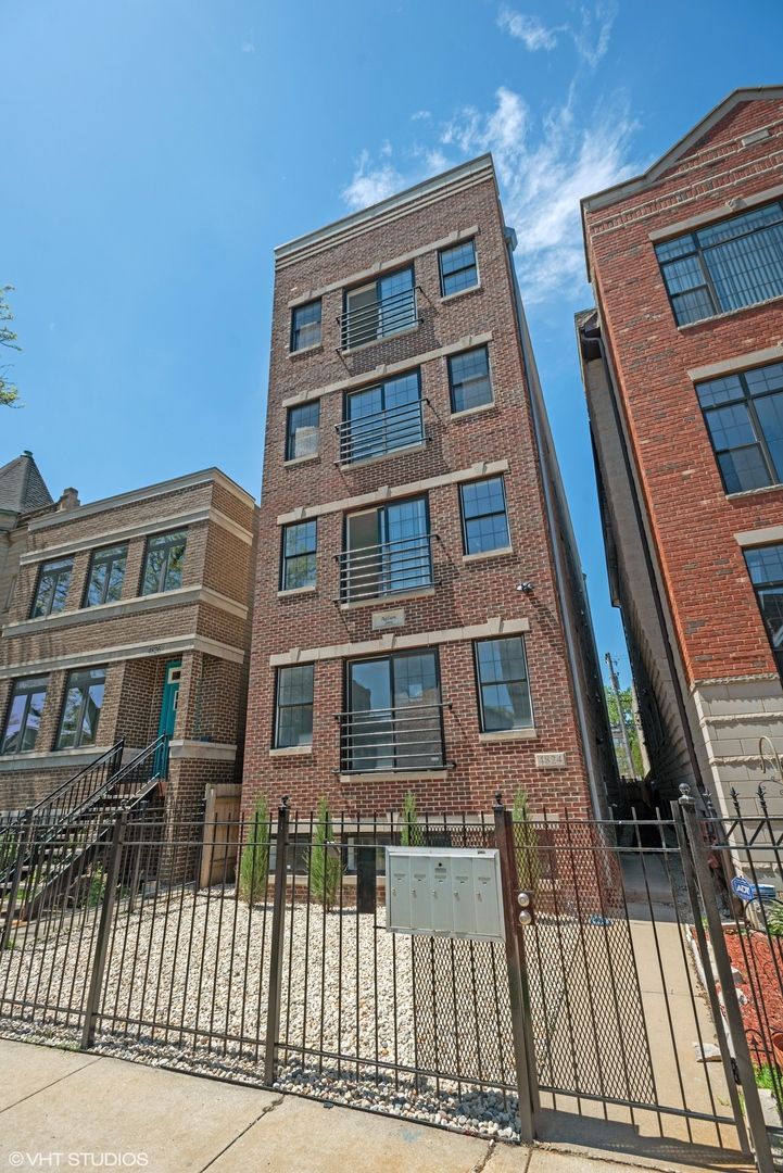 4824 Champlain Avenue — Chicago, IL 60615
