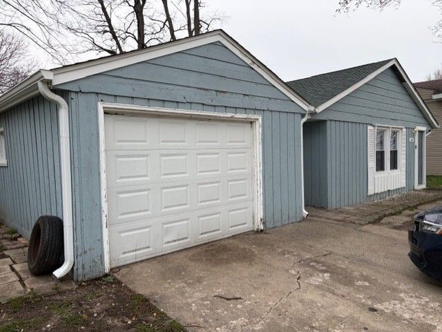 100 Hickory Drive — Carpentersville, IL 60110