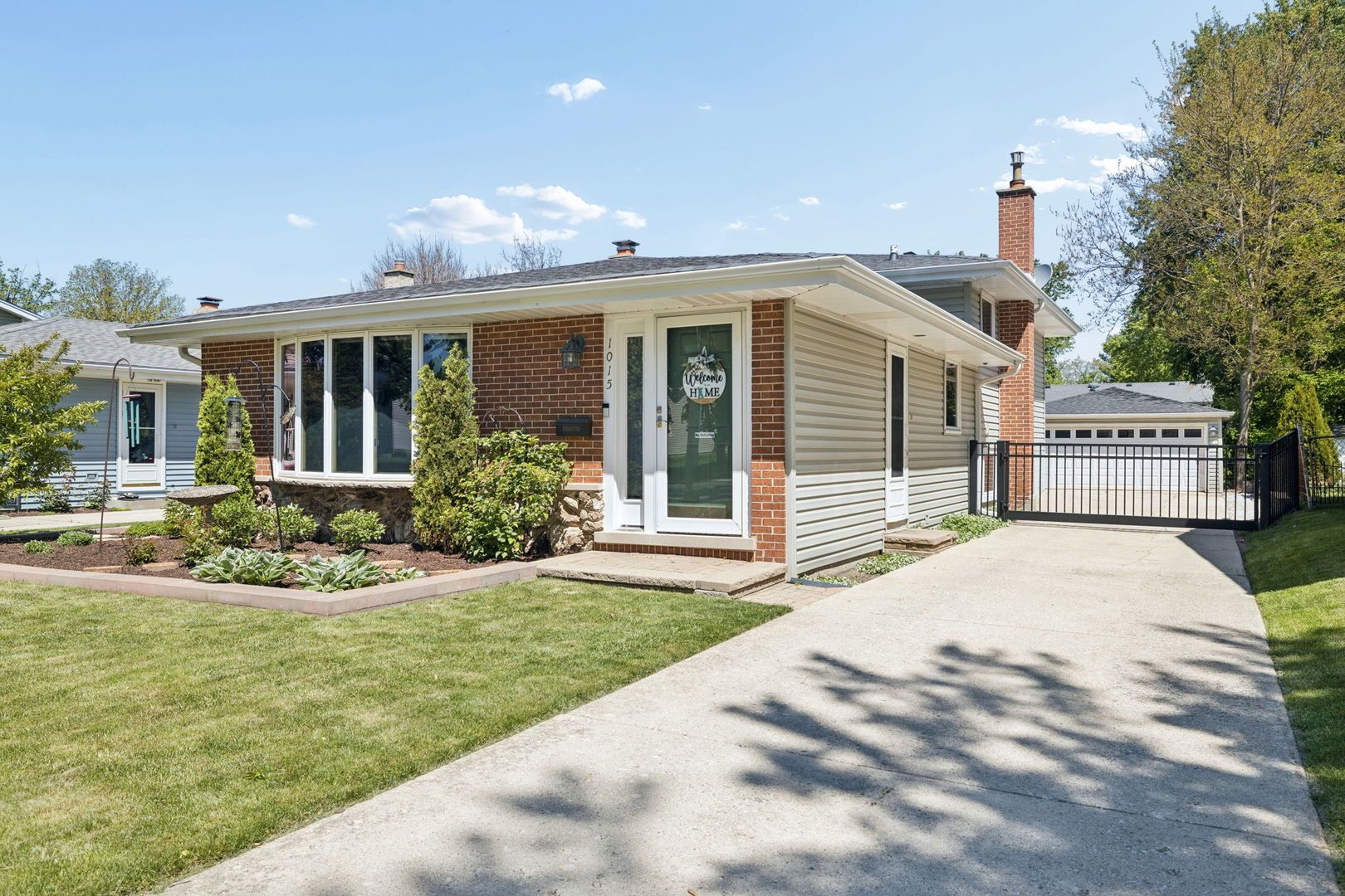 1015 E Lowden Avenue — Wheaton, IL 60189