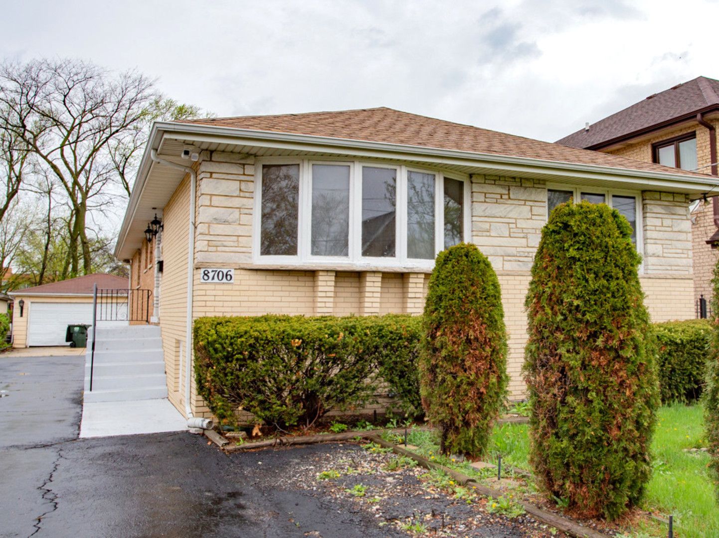 8706 W Stolting Road — Niles, IL 60714
