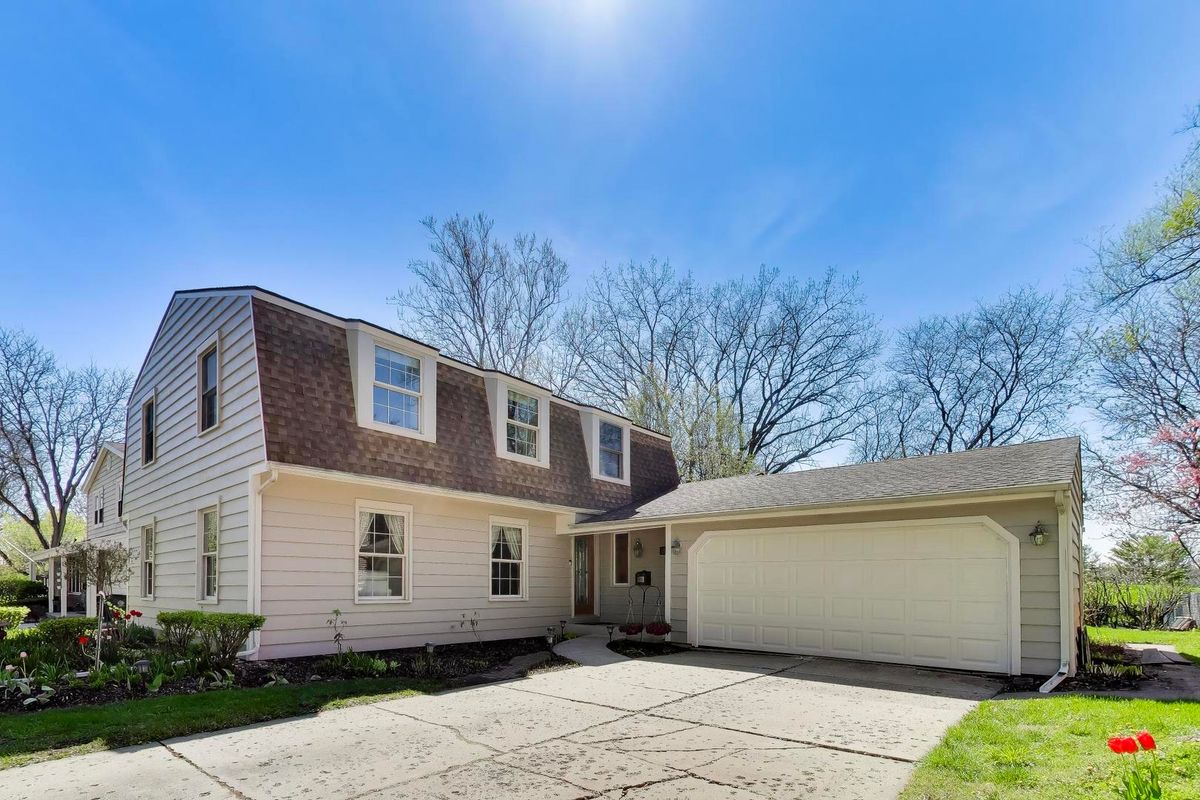 1222 Patton Avenue, Arlington Heights, IL 60005