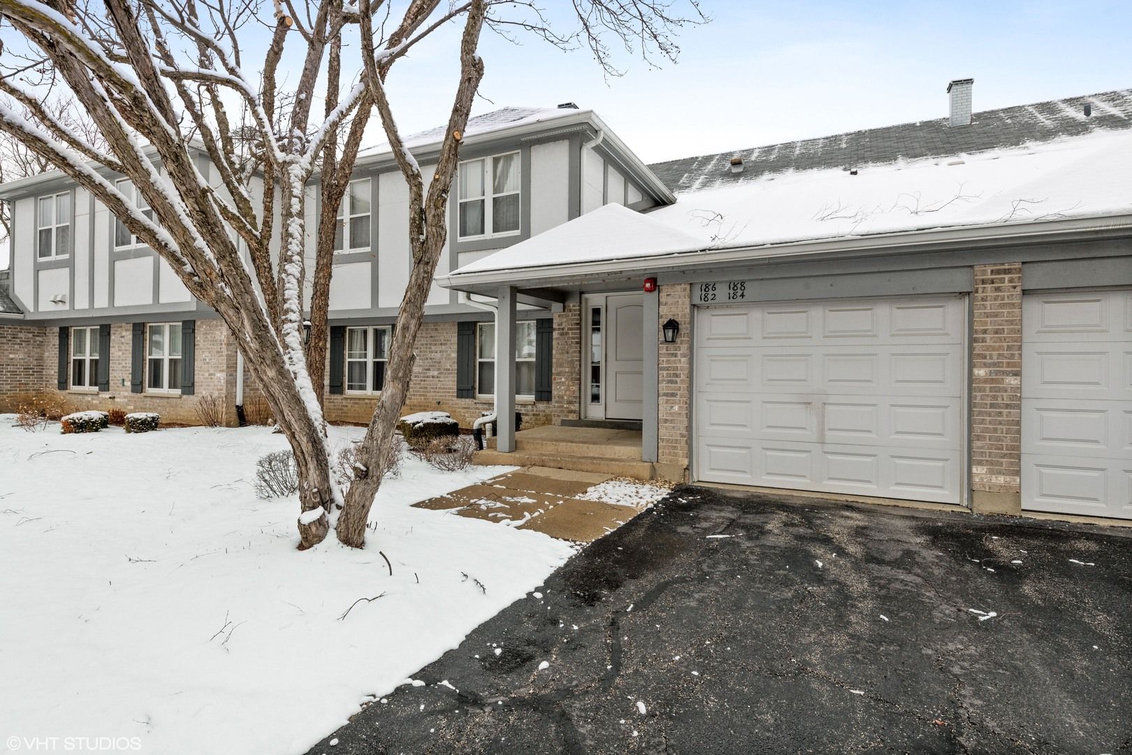 184 Brook Lane #350 — Vernon Hills, IL 60061