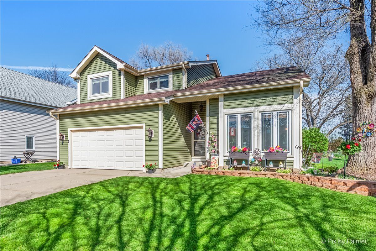 1097 Amberwood Drive — Crystal Lake, IL 60014