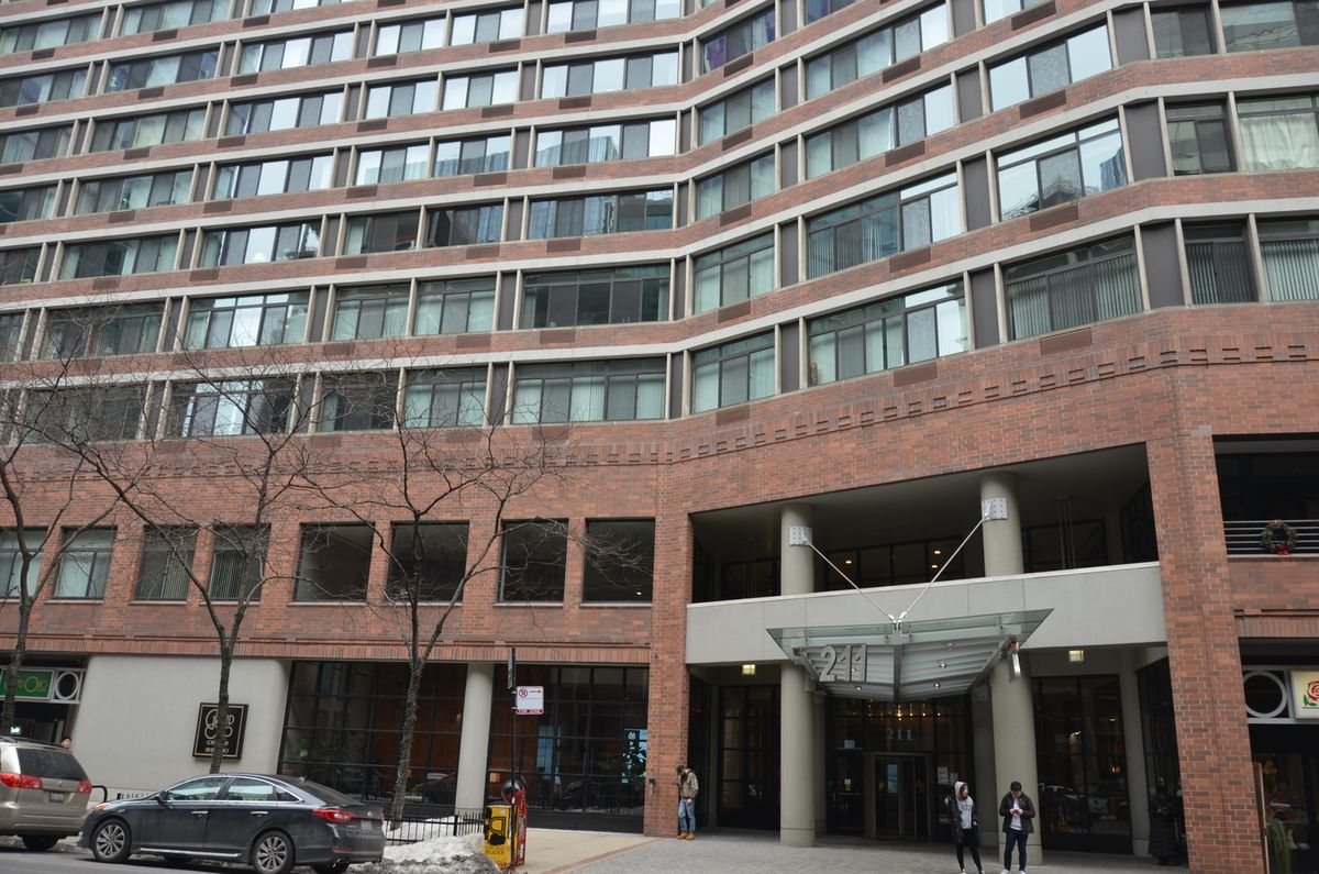 211 OHIO Street, Chicago, IL 60611