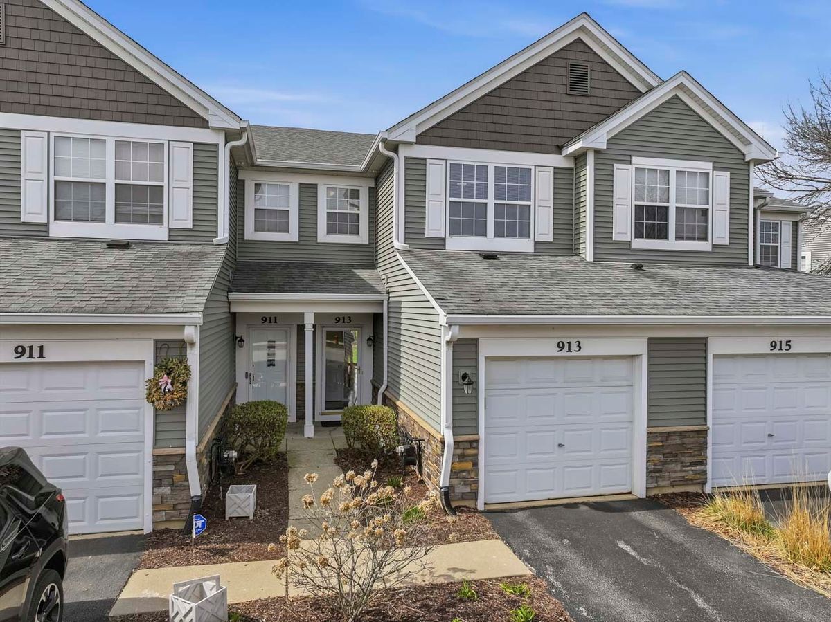 913 Genesee Drive, Naperville, IL 60563