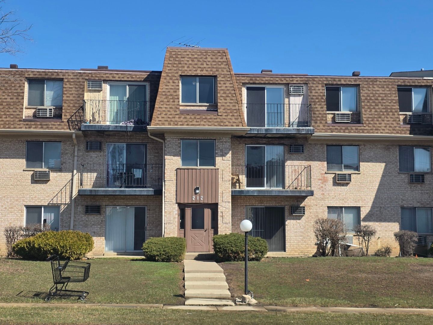 212 Shorewood Drive #2D — Glendale Heights, IL 60139