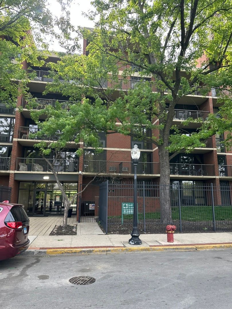 3021 S Michigan Avenue #311 — Chicago, IL 60616