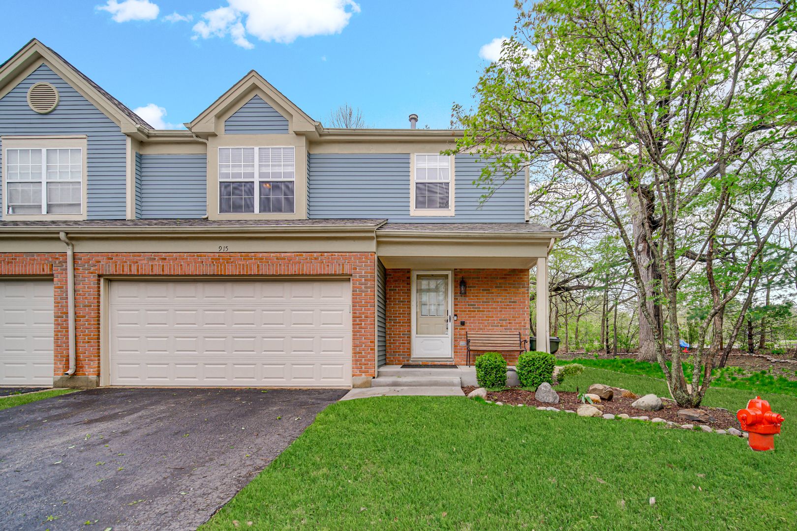 915 Old Oak Circle — Algonquin, IL 60102