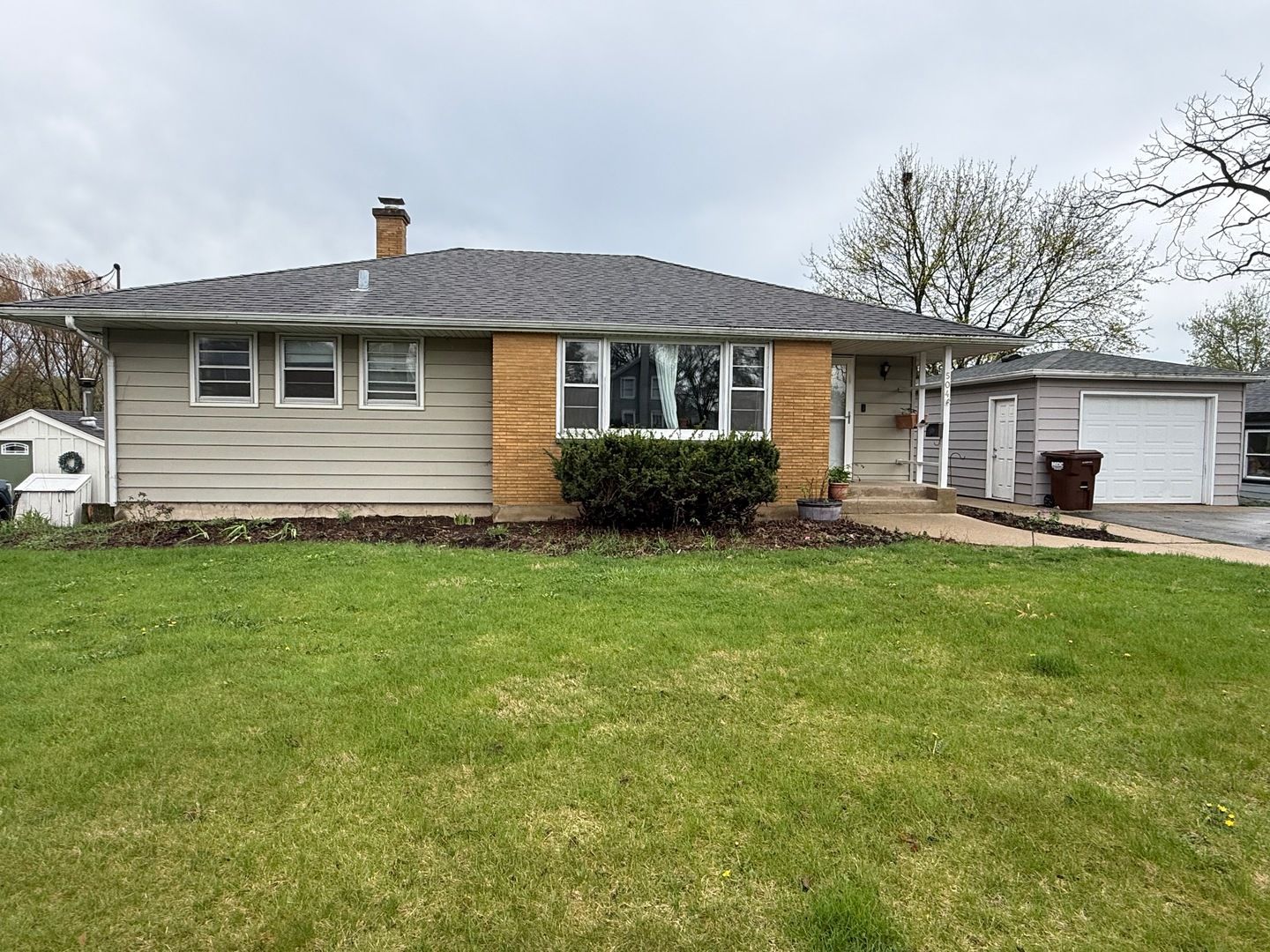 504 E Calhoun Street — Woodstock, IL 60098