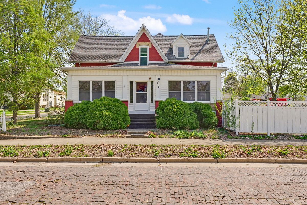 110 Pike Street, Oakland, IL 61943