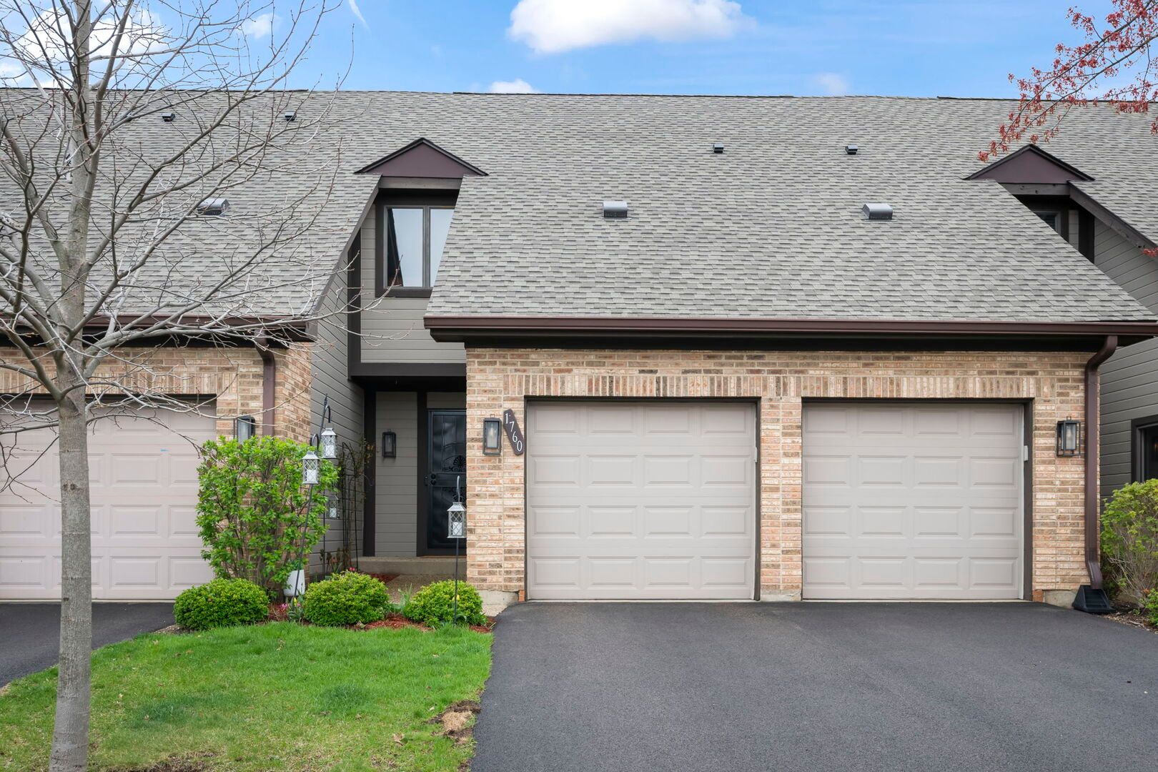 1760 Pebble Beach Drive — Hoffman Estates, IL 60169