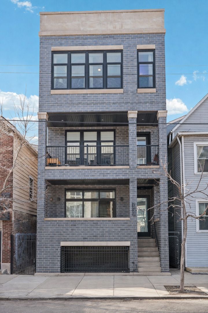 2438 Western Avenue — Chicago, IL 60647