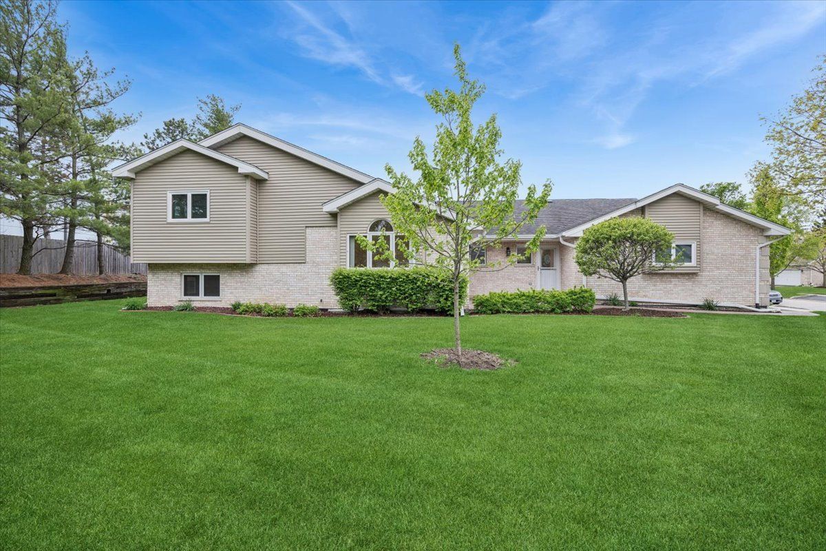 16101 Lake Villa Avenue, Tinley Park, IL 60477