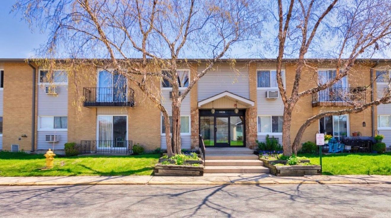 8828 Leslie Lane — Des Plaines, IL 60016