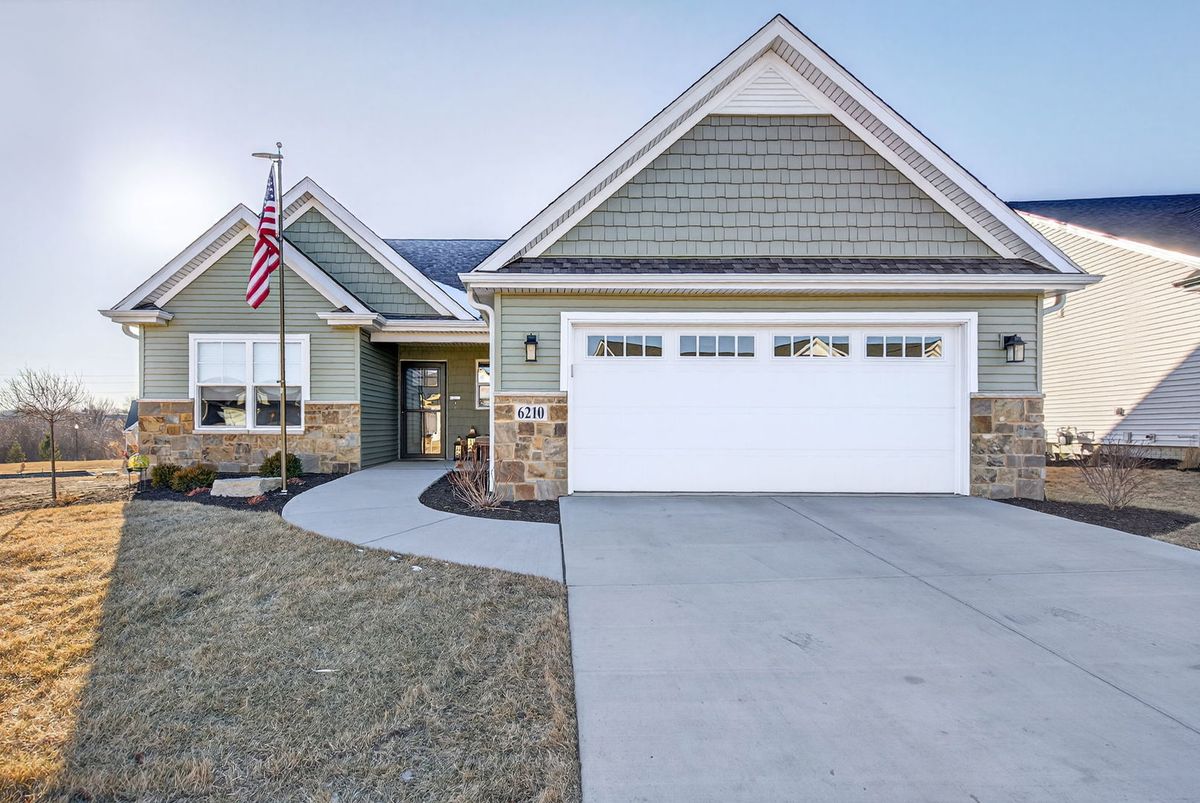 6210 College Avenue, Davenport, IA 52807