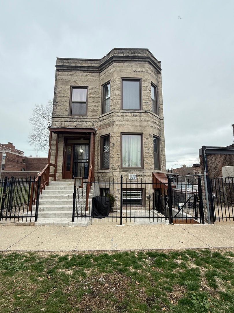 6049 Champlain Avenue, Chicago, IL 60637