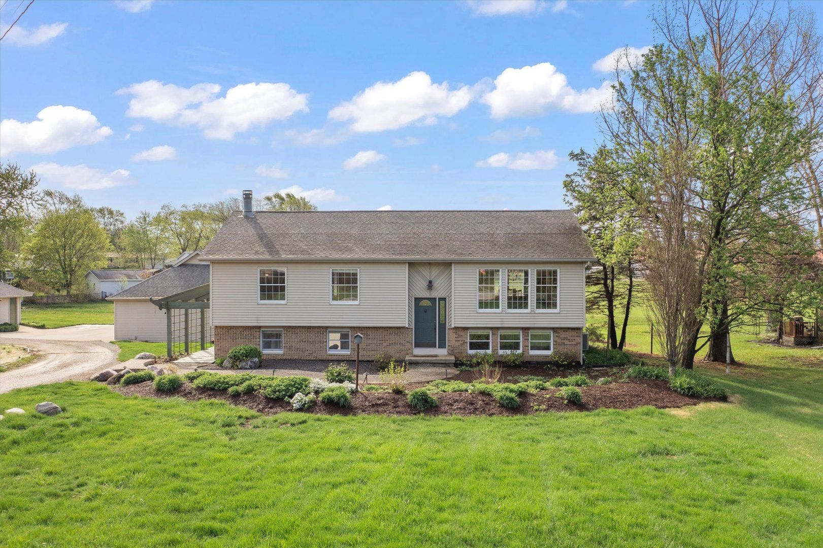 1205 W State Street — Mahomet, IL 61853