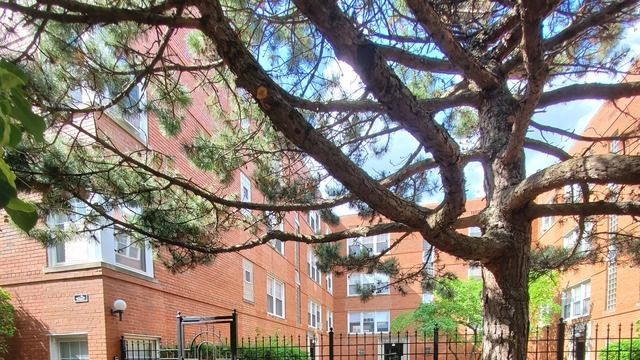 2410 W Farragut Avenue #3B — Chicago, IL 60625