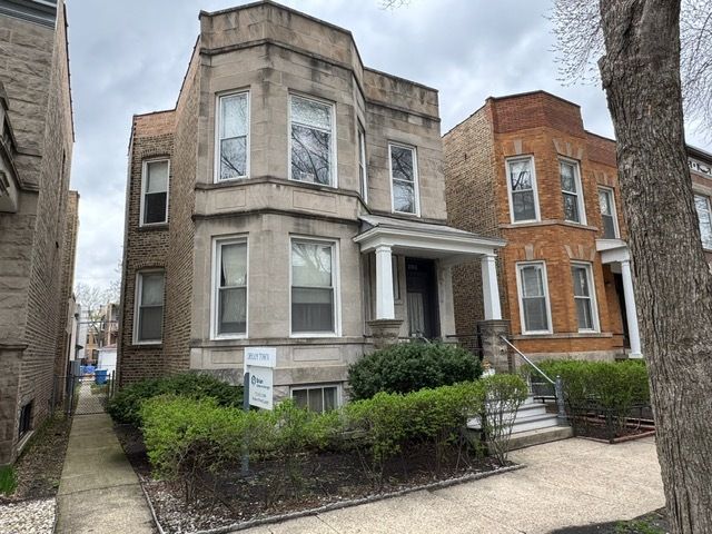 2512 N Mozart Street — Chicago, IL 60647