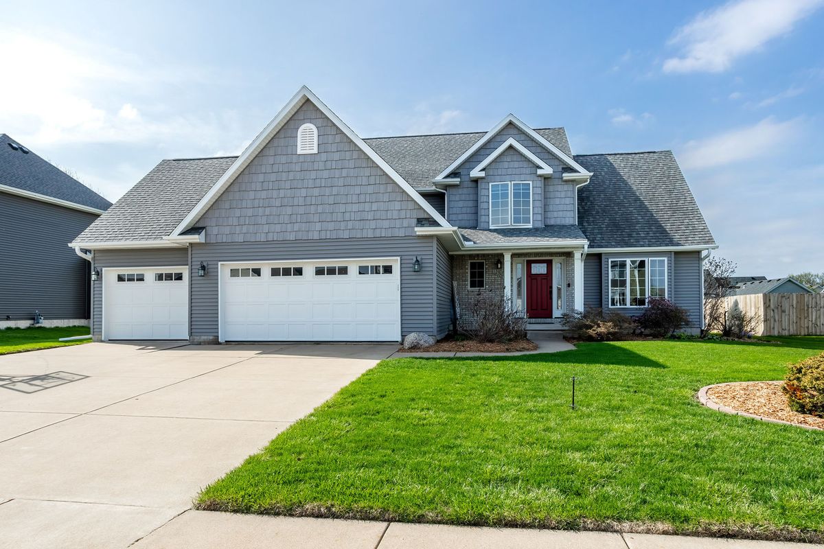 1051 Price Street, Eldridge, IA 52748