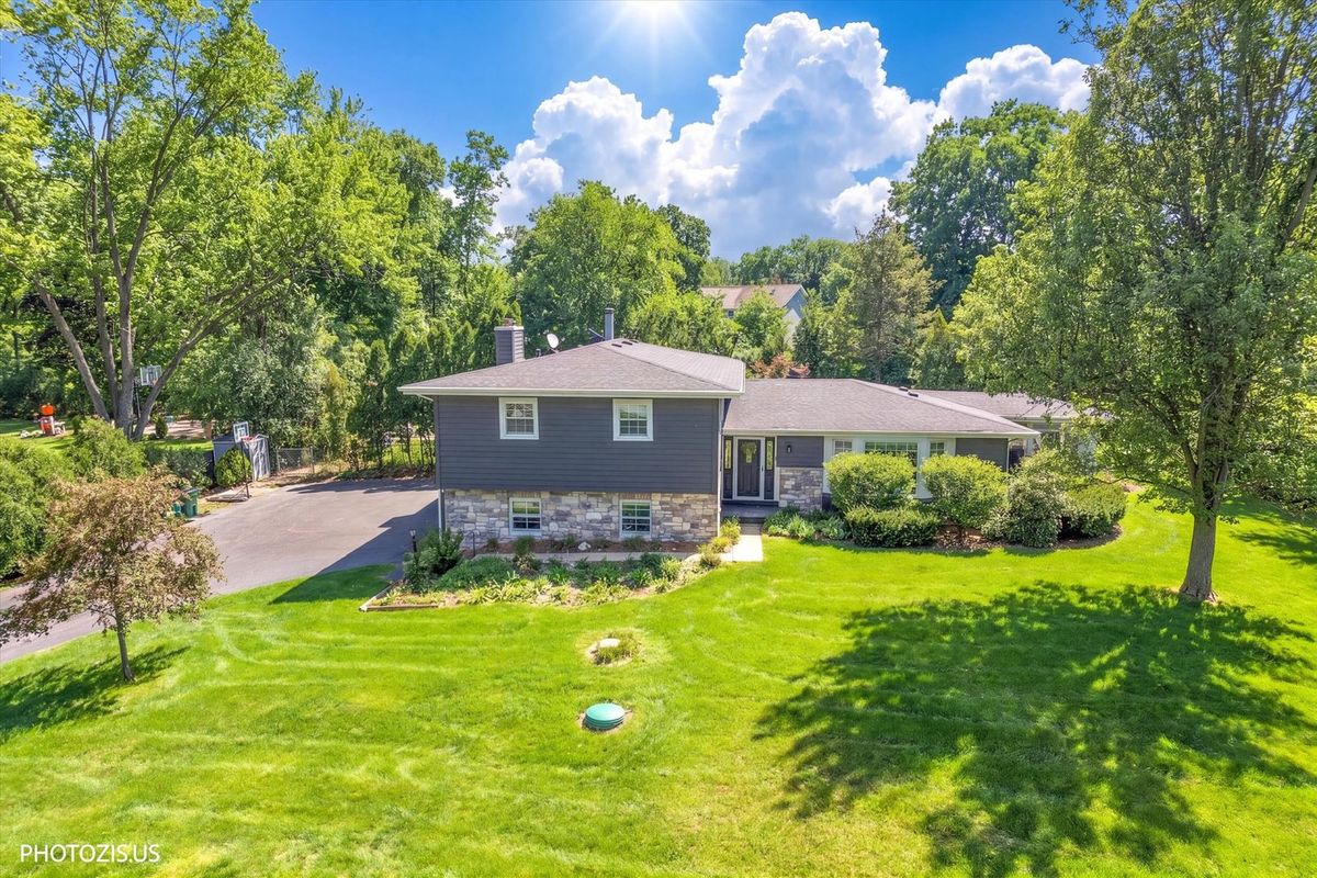 3270 Middlesax Drive, Long Grove, IL 60047