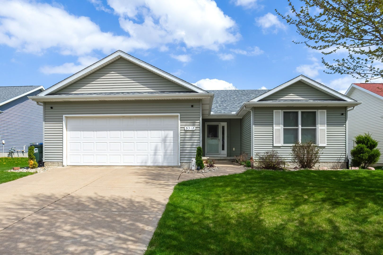 5317 Hillandale Road — Davenport, IA 52806